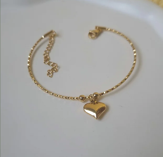 Hollow Heart Charm Bracelet | Anti Tarnished Gold Plated
