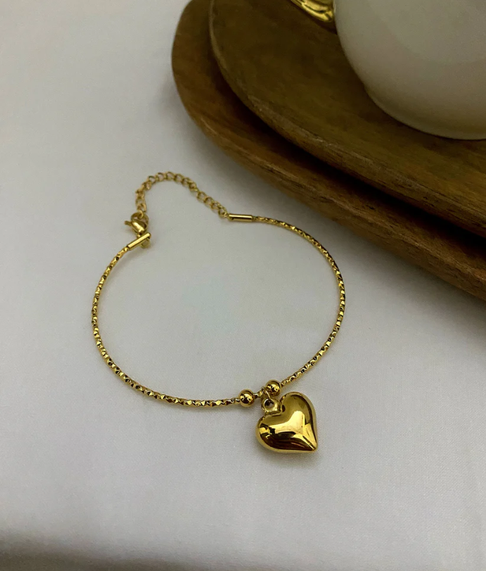 Hollow Heart Charm Bracelet | Anti Tarnished Gold Plated