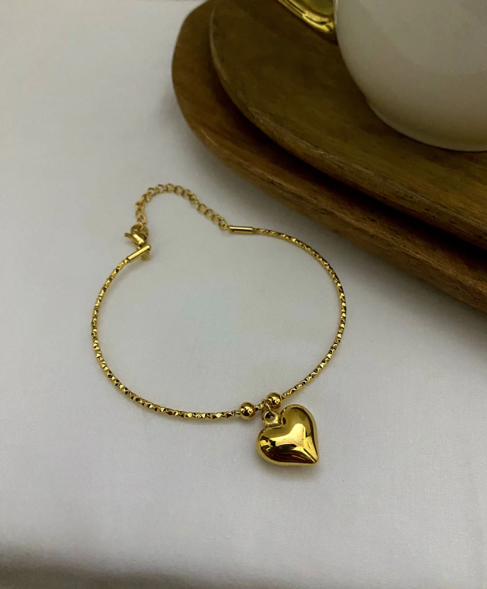 Hollow Heart Charm Bracelet | Anti Tarnished Gold Plated